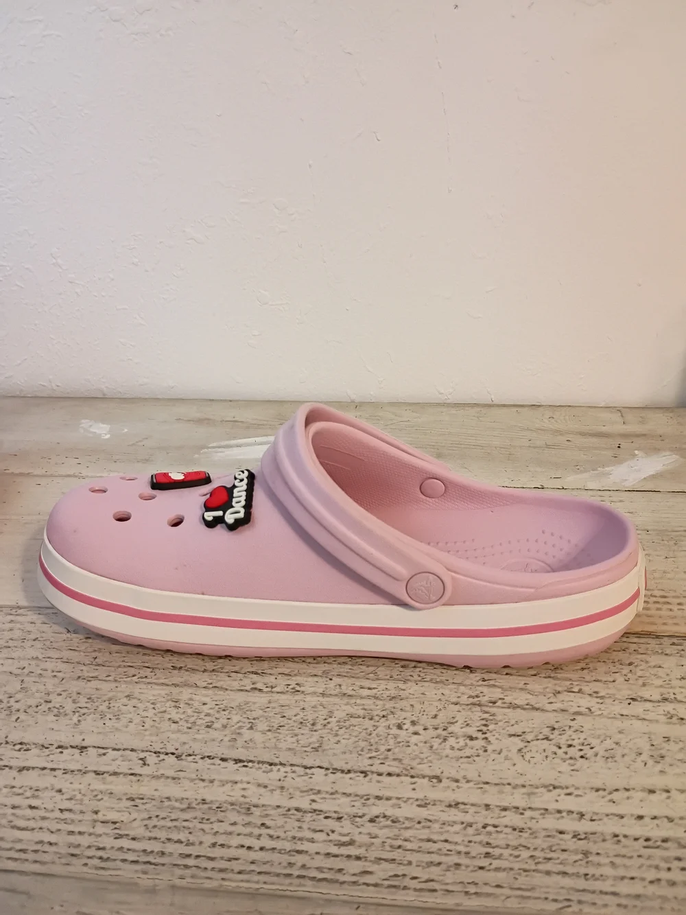 CROCS pink dance